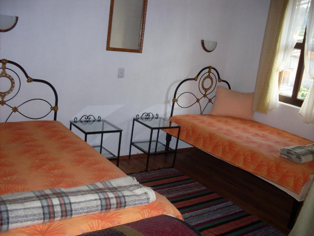 Цуцова Къща Hotel Калофер Стая снимка