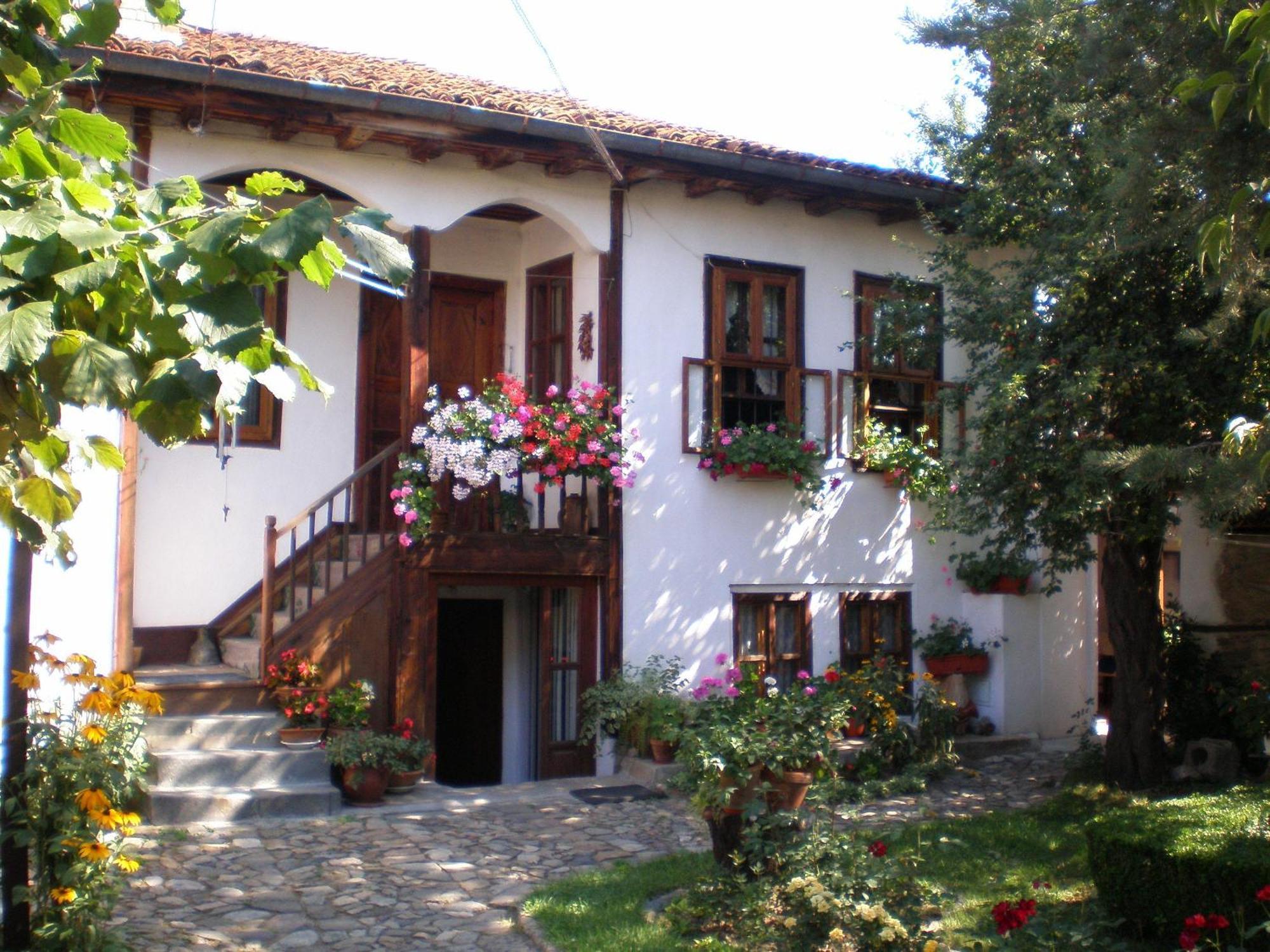 Цуцова Къща Hotel Калофер Екстериор снимка